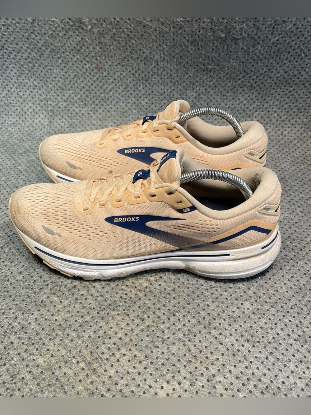 Brooks Ghost 15 Cream Running Shoes Size 10 Women’s